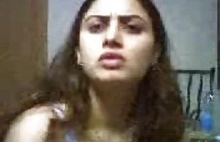 XXX सडपातळ सुंदर स्त्री solicits तिच्या झोपलेल्या पती
