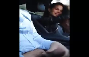 XXX मुलगी अनैतिक समागमाला प्रवृत्त करणे भाऊ आणि वर उडी त्याच्या dick.