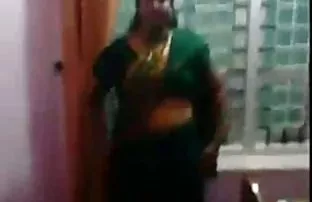 XXX विभाग नवरा झोपलेला पत्नी आणि fucked तिच्या तोंडात आणि मांजर त्याच्या big dick