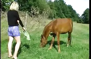 XXX माणूस zapikapit तरुण दाट तपकिरी रंगाचे केस रशियन