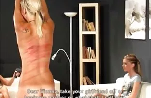 XXX महिला फॅन्सी मास्क अनुभवी निराशेचा उदगार तिच्या पती
