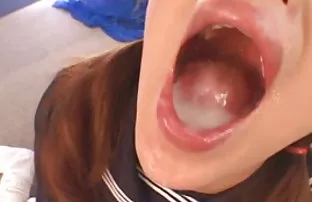 XXX गमावले मुली मांजर एक मित्र