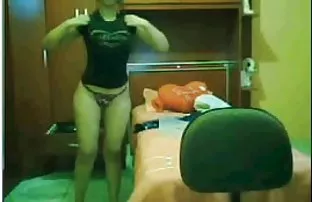 XXX अतृप्त केबल तोडण्यासाठी गांड नितंब एक चिक