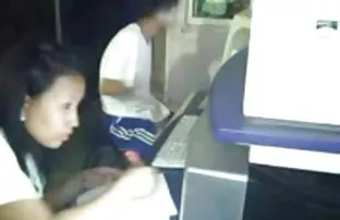 XXX उठावदार उरोज असलेला कुत्री माणूस फशी पाडणे तिच्या पुच्ची