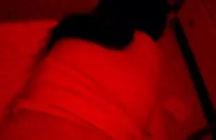XXX निर्दयी बटन अंदाजे Fucks एक कैदी वेगवेगळ्या पोझेस