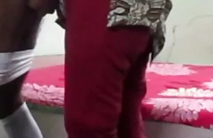 XXX महिला सादर कन्नड स्वरूपात एक Blowjob वर बूल्ला