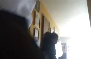 XXX मुलगी हील obsykaet आणि तिच्या Fucks खडबडीत प्रियकर