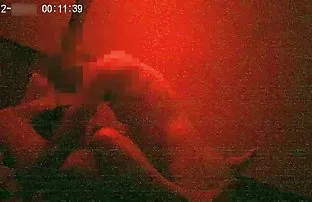 XXX गोड दाट तपकिरी रंगाचे केस बंद एक गाय च्या dick वर कॅमेरा