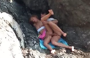 XXX दोन तरुण fucked रस्त्याच्या कडेला येथे