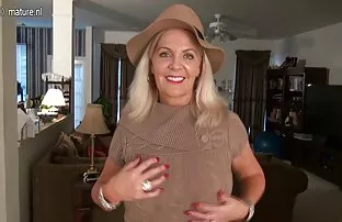 XXX सोनेरी वेश्या संभोग मध्ये सर्व slits