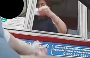 XXX दोन लवडे तोंडात घालणे पासून एक मुलगी कंडोम