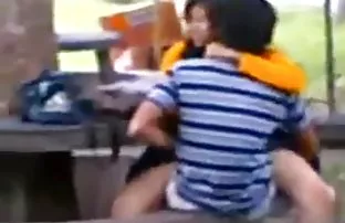 XXX दाट तपकिरी रंगाचे केस lesbians एक फिट आवड दिली माणूस