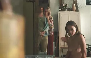 XXX नम्र माणूस आनंद दोन केसाळ vaginas