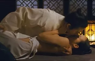 XXX सडपातळ हॉटी वर उडी मारणारा लहान लंड