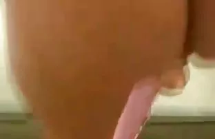 XXX माणूस घेतला एक 18 वर्षीय मुलगी, handjob, चड्डी आणि लागवड एक लंड तिच्या cunt मध्ये