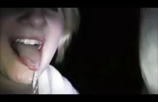 XXX एक अरब मध्ये एक खटला Fucks दाट तपकिरी रंगाचे केस मध्ये गांड आणि तिच्या तोंडात cums