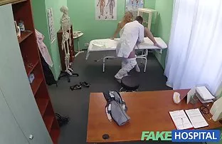 XXX उठावदार उरोज असलेली बोटांनी सेक्षुयल समाधान देणे एक कॅमेरा